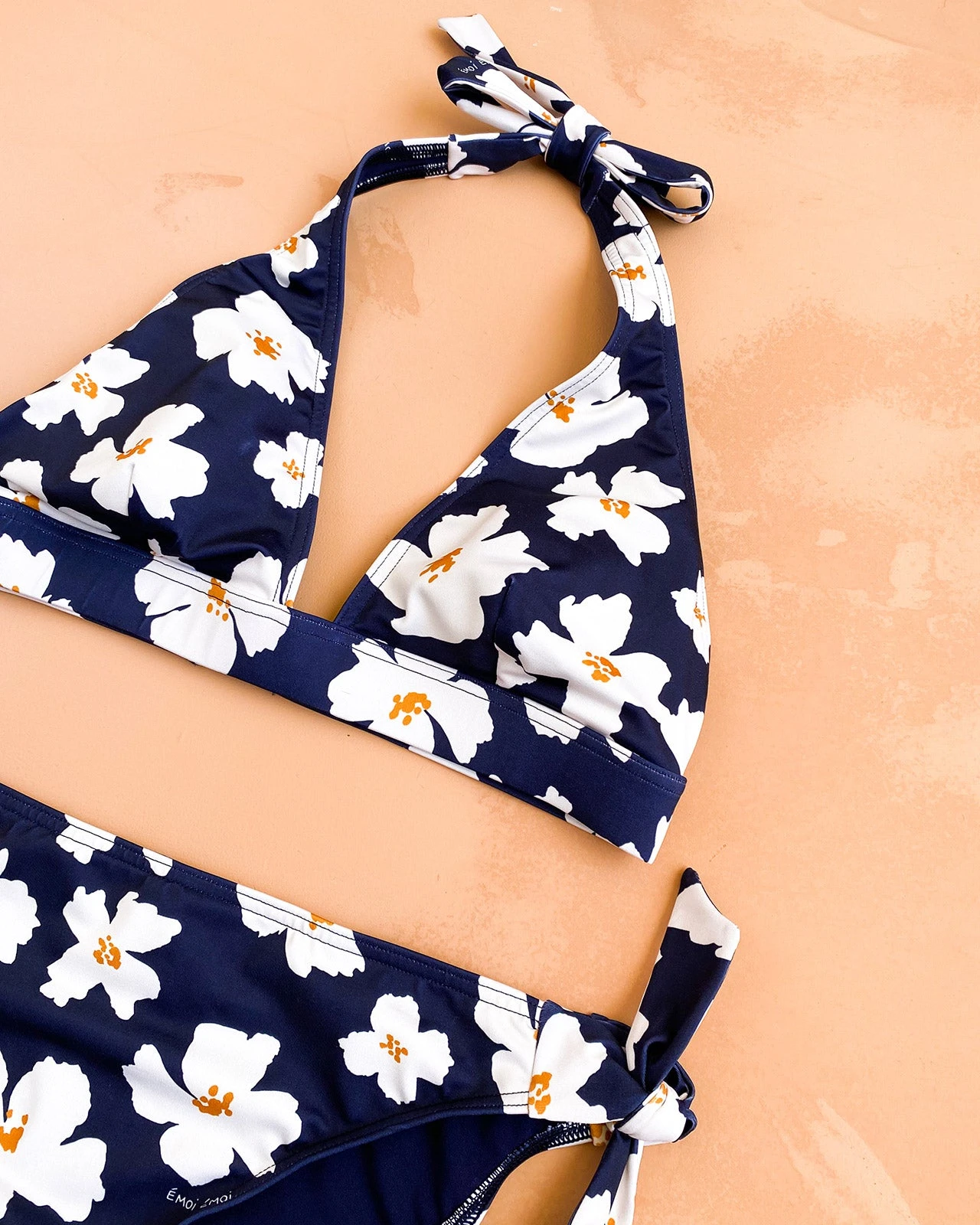 Le Haut De Maillot Anémones Femme - Gili's X émoi émoi 6 Le Haut De Maillot Anémones Femme - Gili's X émoi émoi – Image 4