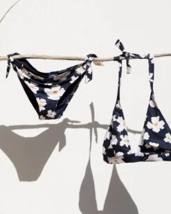 Le Haut De Maillot Anémones Femme - Gili's X émoi émoi 22 Le Haut De Maillot Anémones Femme - Gili's X émoi émoi -Bijoux Magasin le haut de maillot anemones femme gilis x emoi emoi 17