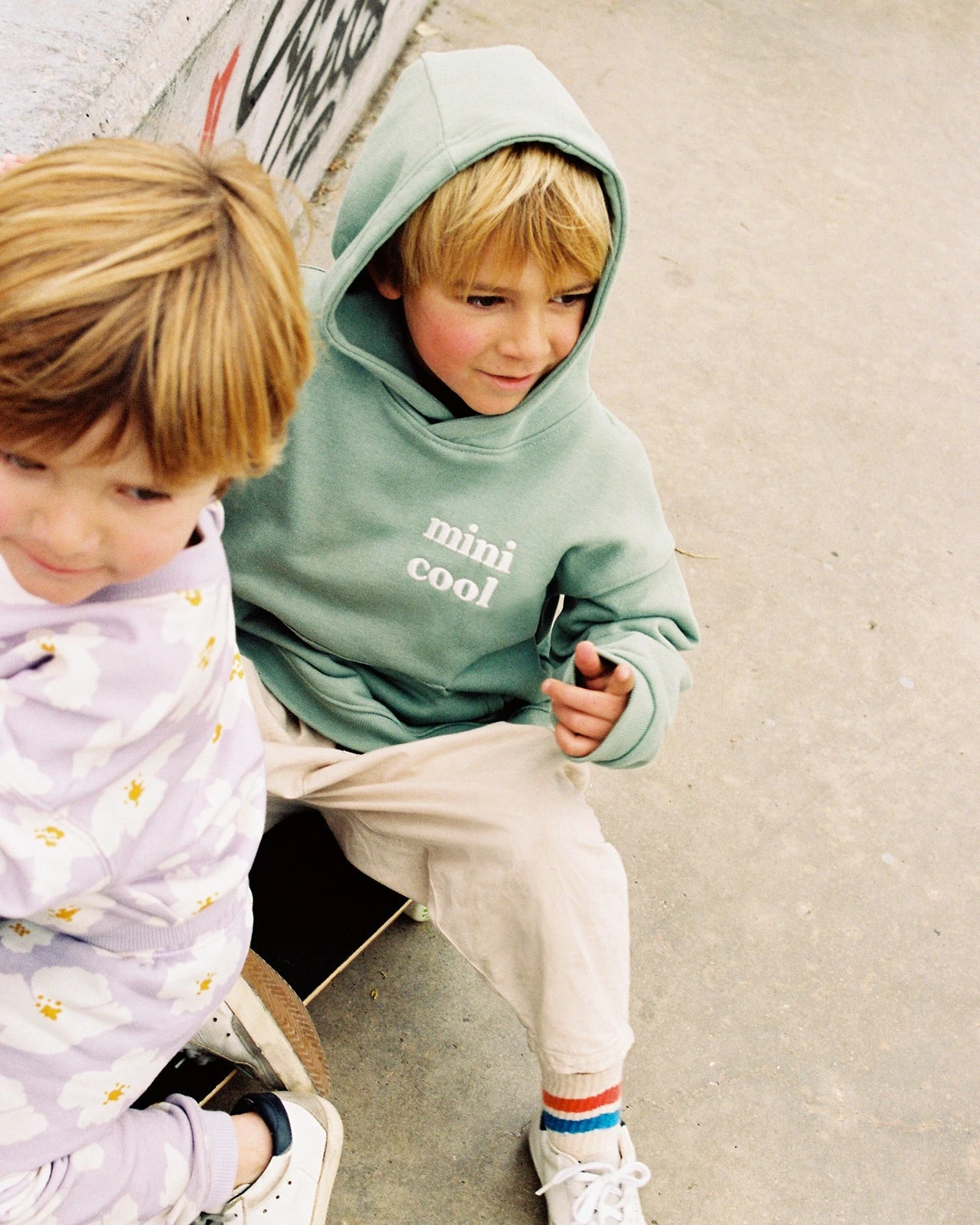 Le Hoodie Brodé Mini Cool En Coton Bio - Olive 4 Le Hoodie Brodé Mini Cool En Coton Bio - Olive – Image 2