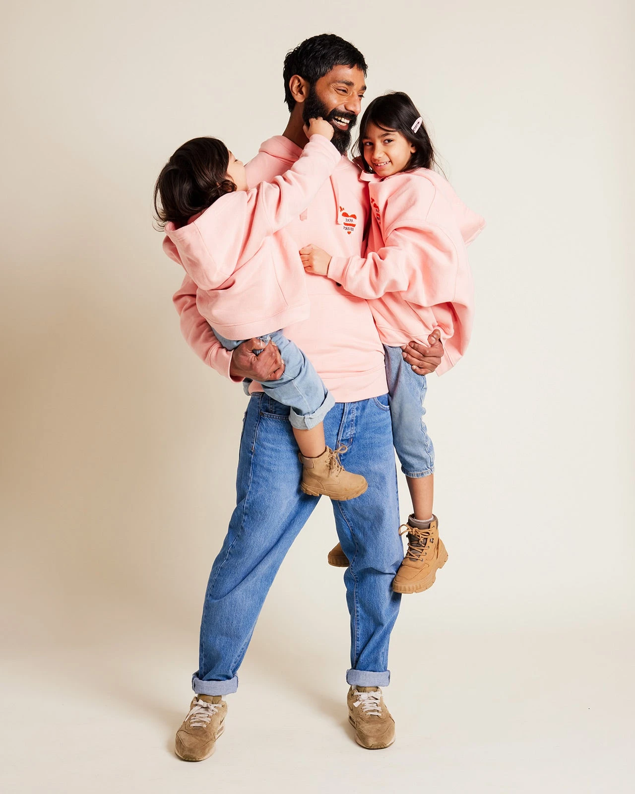 Le Hoodie Brodé Papa Forever Homme En Coton Bio - Rose 12 Le Hoodie Brodé Papa Forever Homme En Coton Bio - Rose – Image 10