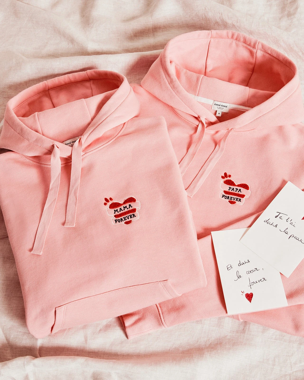 Le Hoodie Brodé Papa Forever Homme En Coton Bio - Rose 11 Le Hoodie Brodé Papa Forever Homme En Coton Bio - Rose – Image 9