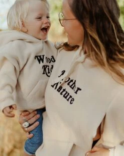 Le Hoodie D'allaitement Mother Nature En Polaire Recyclée - Latte 21 Le Hoodie D'allaitement Mother Nature En Polaire Recyclée - Latte -Bijoux Magasin le hoodie dallaitement mother nature en polaire recyclee latte 5