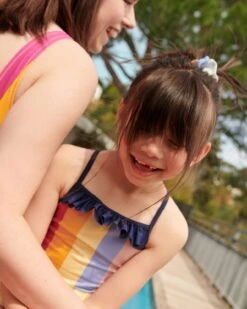 Le Maillot Une Pièce Rainbow Enfant - Gili's X émoi émoi 17 Le Maillot Une Pièce Rainbow Enfant - Gili's X émoi émoi -Bijoux Magasin le maillot une piece rainbow enfant gilis x emoi emoi 5