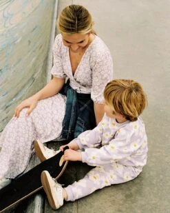 Le Pantalon Pia En Coton Bio - Anémones Lilas 16 Le Pantalon Pia En Coton Bio - Anémones Lilas -Bijoux Magasin le pantalon anemones maxi enfant en coton bio lilas 10