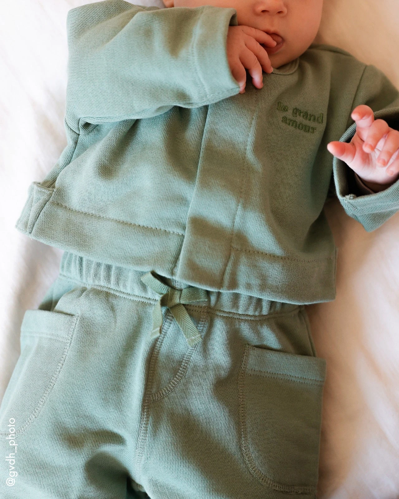 Le Pantalon Lars En Coton Bio - Olive 7 Le Pantalon Lars En Coton Bio - Olive – Image 5