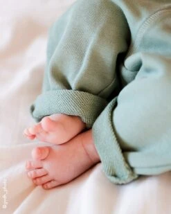 Le Pantalon Lars En Coton Bio - Olive 12 Le Pantalon Lars En Coton Bio - Olive -Bijoux Magasin le pantalon bebe en coton bio olive 8