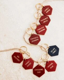 Le Porte-clés Favourite Uncle En Cuir Rouge - Fauvette X émoi émoi 7 Le Porte-clés Favourite Uncle En Cuir Rouge - Fauvette X émoi émoi -Bijoux Magasin le porte cles favourite uncle en cuir rouge fauvette x emoi emoi 2