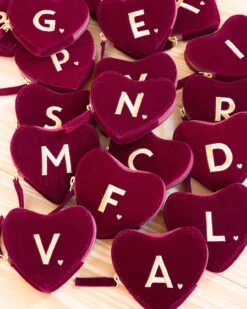 Le Porte-monnaie Cœur Initiale En Velours - Bordeaux -Bijoux Magasin le porte monnaie coeur initiale en velours bordeaux emoi emoi 2