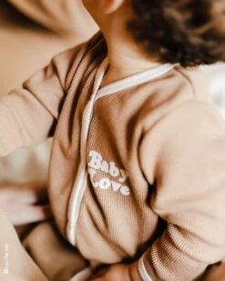 Le Pyjama Bébé Baby Love En Coton Bio Nid D'abeille - Praliné -Bijoux Magasin le pyjama bebe baby cool en coton bio nid dabeille praline 2 61ea326b b125 49a2 ba0b 407533b53fcf