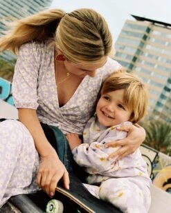 Le Sweat Sam En Coton Bio - Anémones Lilas 25 Le Sweat Sam En Coton Bio - Anémones Lilas -Bijoux Magasin le sweat anemones maxi enfant en coton bio lilas 13