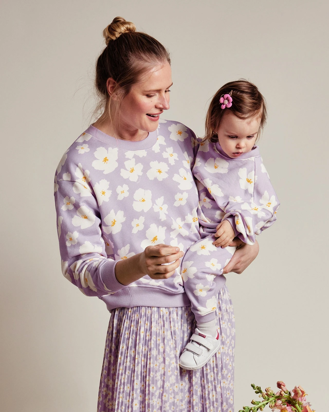 Le Sweat Scarlett En Coton Bio - Anémones Lilas 8 Le Sweat Scarlett En Coton Bio - Anémones Lilas – Image 6