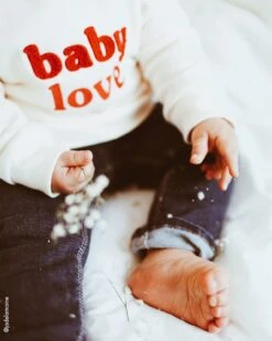 Le Sweat Brodé Baby Love En Coton Bio - Crème -Bijoux Magasin le sweat baby love en coton bio creme emoi emoi 23