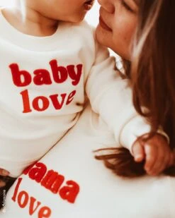 Le Sweat Brodé Baby Love En Coton Bio - Crème -Bijoux Magasin le sweat baby love en coton bio creme emoi emoi 26