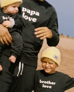 Le Sweat Brodé Brother Love En Coton Bio - Gris Anthracite -Bijoux Magasin le sweat brode brother love en coton bio gris anthracite 1 7e33d6f0 accb 42ac b14e e9b62b3edce0