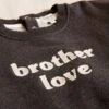 Le Sweat Brodé Brother Love En Coton Bio - Gris Anthracite -Bijoux Magasin le sweat brode brother love en coton bio gris anthracite 3 27dbff9d 5ddd 4f5b b8bb 02987365d84f