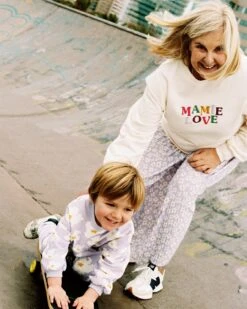 Le Sweat Club Mamie Love En Coton Bio - Crème -Bijoux Magasin le sweat brode mamie love en coton bio creme 2 c1998dbc b21c 4b02 aa09 9c1305aca177