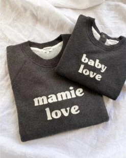 Le Sweat Brodé Mamie Love En Coton Bio - Gris Anthracite -Bijoux Magasin le sweat brode mamie love en coton bio gris anthracite 1 bbb543ac 23f8 4f25 85ca c896b60a38aa