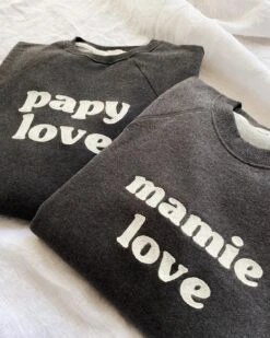 Le Sweat Brodé Mamie Love En Coton Bio - Gris Anthracite -Bijoux Magasin le sweat brode mamie love en coton bio gris anthracite 2 b013309d 79d9 4a14 82ac af12b6ffcaa7