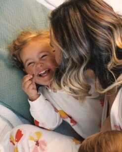 Le Sweat Sammy Enfant En Coton Bio - Imprimé Anémones -Bijoux Magasin le sweat brode sammy enfant en coton bio imprime anemones emoi emoi 1