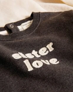 Le Sweat Brodé Sister Love En Coton Bio - Gris Anthracite -Bijoux Magasin le sweat brode sister love en coton bio gris anthracite 2 ef3c204e fb32 4cbc adc8 05d4a8ba531e