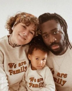 Le Sweat We Are Family Homme En Coton Bio - Beige Chiné -Bijoux Magasin le sweat en coton bio we are family homme beige chine