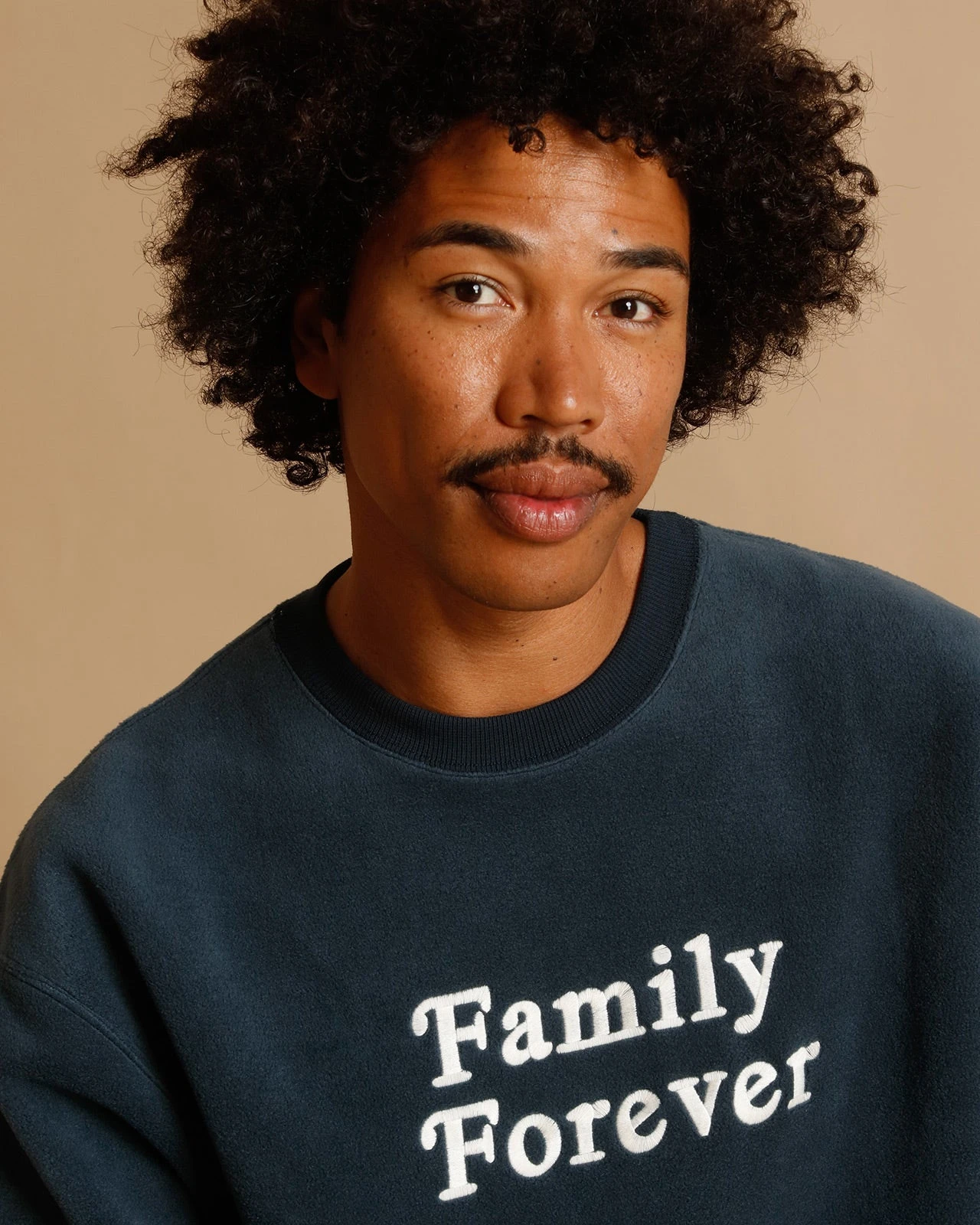 Le Sweat Family Forever Homme En Polaire Recyclée - Charbon 5 Le Sweat Family Forever Homme En Polaire Recyclée - Charbon – Image 3