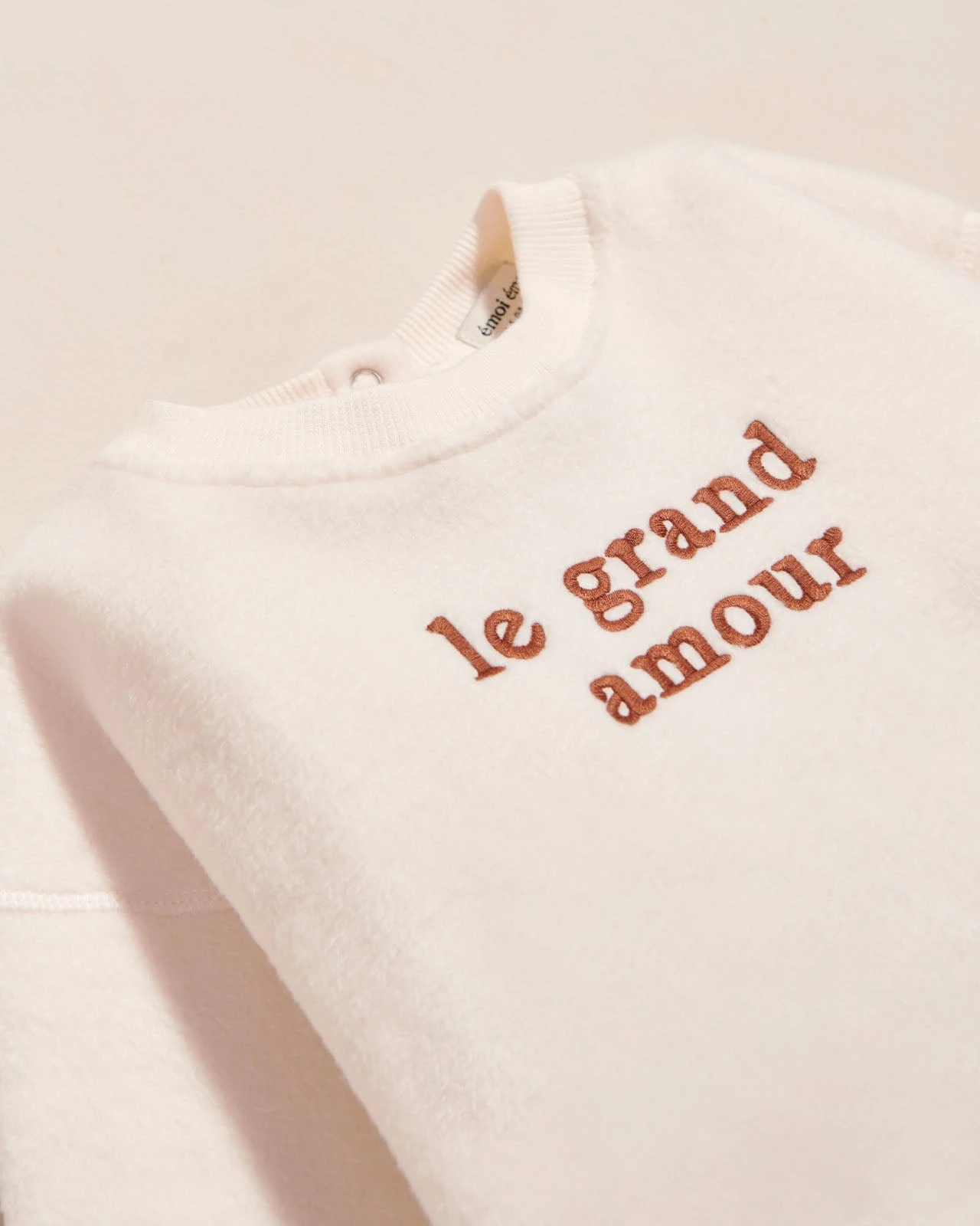 Le Sweat Le Grand Amour Enfant En Polaire Recyclée - Crème 7 Le Sweat Le Grand Amour Enfant En Polaire Recyclée - Crème – Image 5