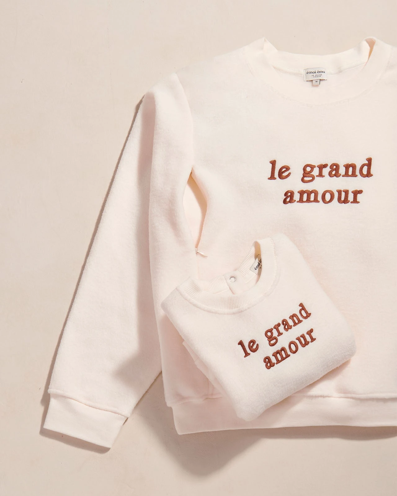 Le Sweat Le Grand Amour Enfant En Polaire Recyclée - Crème 13 Le Sweat Le Grand Amour Enfant En Polaire Recyclée - Crème – Image 11