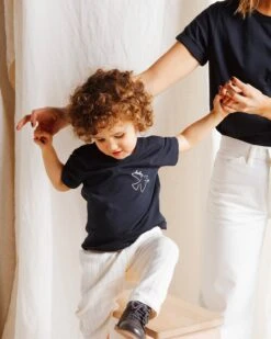 Le T-shirt Brodé Baby Bird En Coton Bio - Charbon 15 Le T-shirt Brodé Baby Bird En Coton Bio - Charbon -Bijoux Magasin le t shirt brode baby bird en coton bio charbon emoi emoi 16