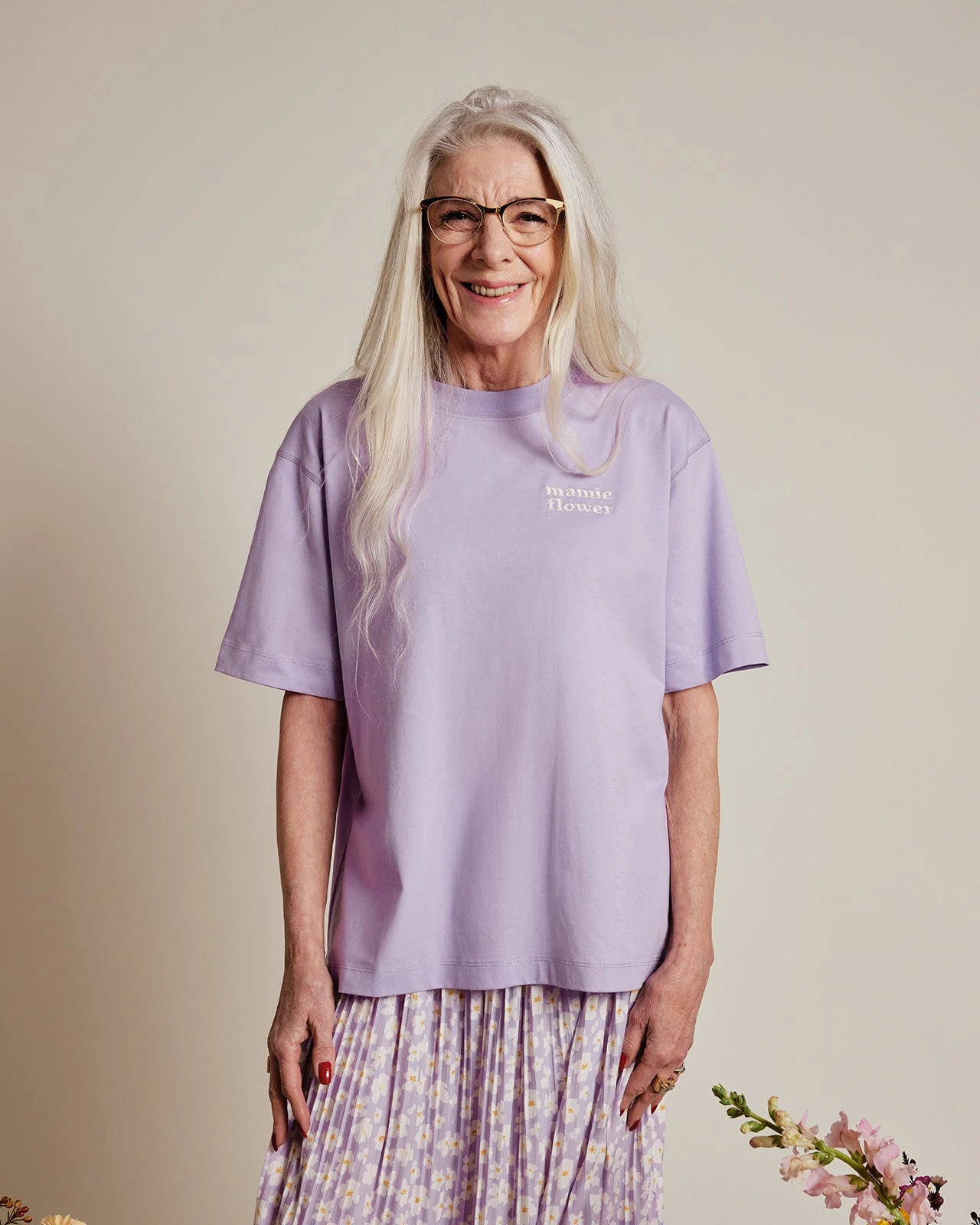 Le T-shirt Brodé Mamie Flower En Coton Bio - Lilas 11 Le T-shirt Brodé Mamie Flower En Coton Bio - Lilas – Image 9