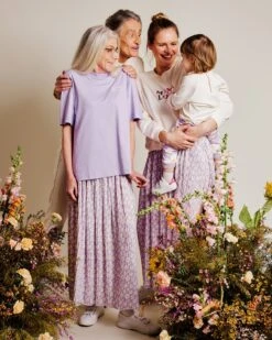 Le T-shirt Brodé Mamie Flower En Coton Bio - Lilas 22 Le T-shirt Brodé Mamie Flower En Coton Bio - Lilas -Bijoux Magasin le t shirt brode mamie flower en coton bio lilas 13