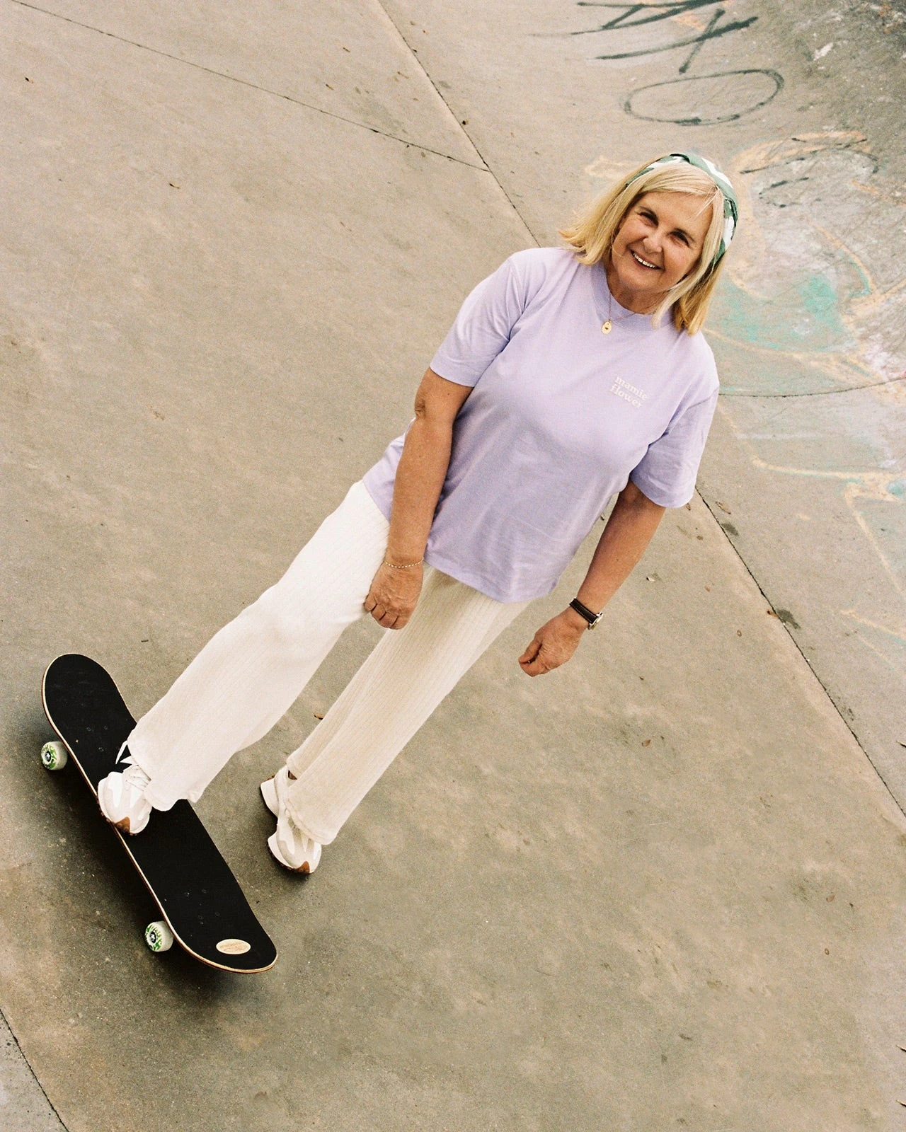 Le T-shirt Brodé Mamie Flower En Coton Bio - Lilas 4 Le T-shirt Brodé Mamie Flower En Coton Bio - Lilas – Image 2