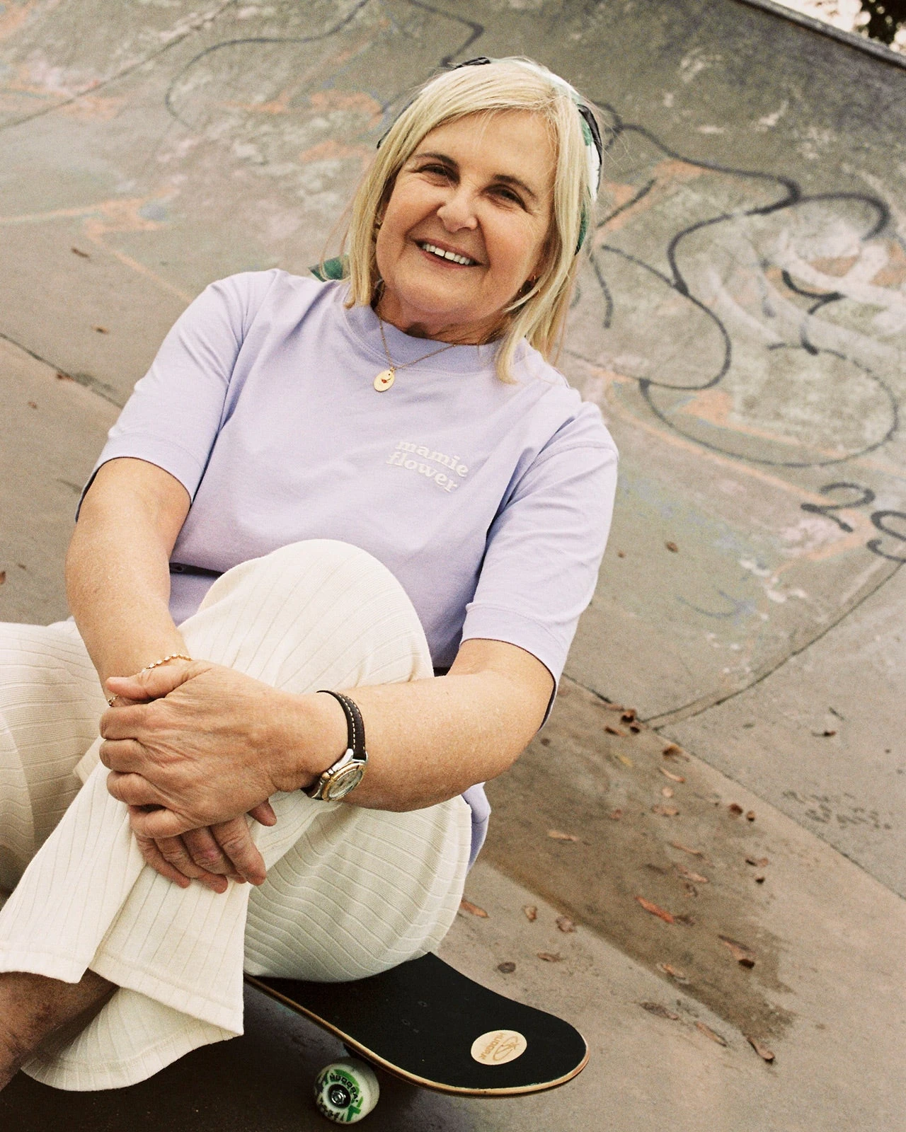 Le T-shirt Brodé Mamie Flower En Coton Bio - Lilas 10 Le T-shirt Brodé Mamie Flower En Coton Bio - Lilas – Image 8