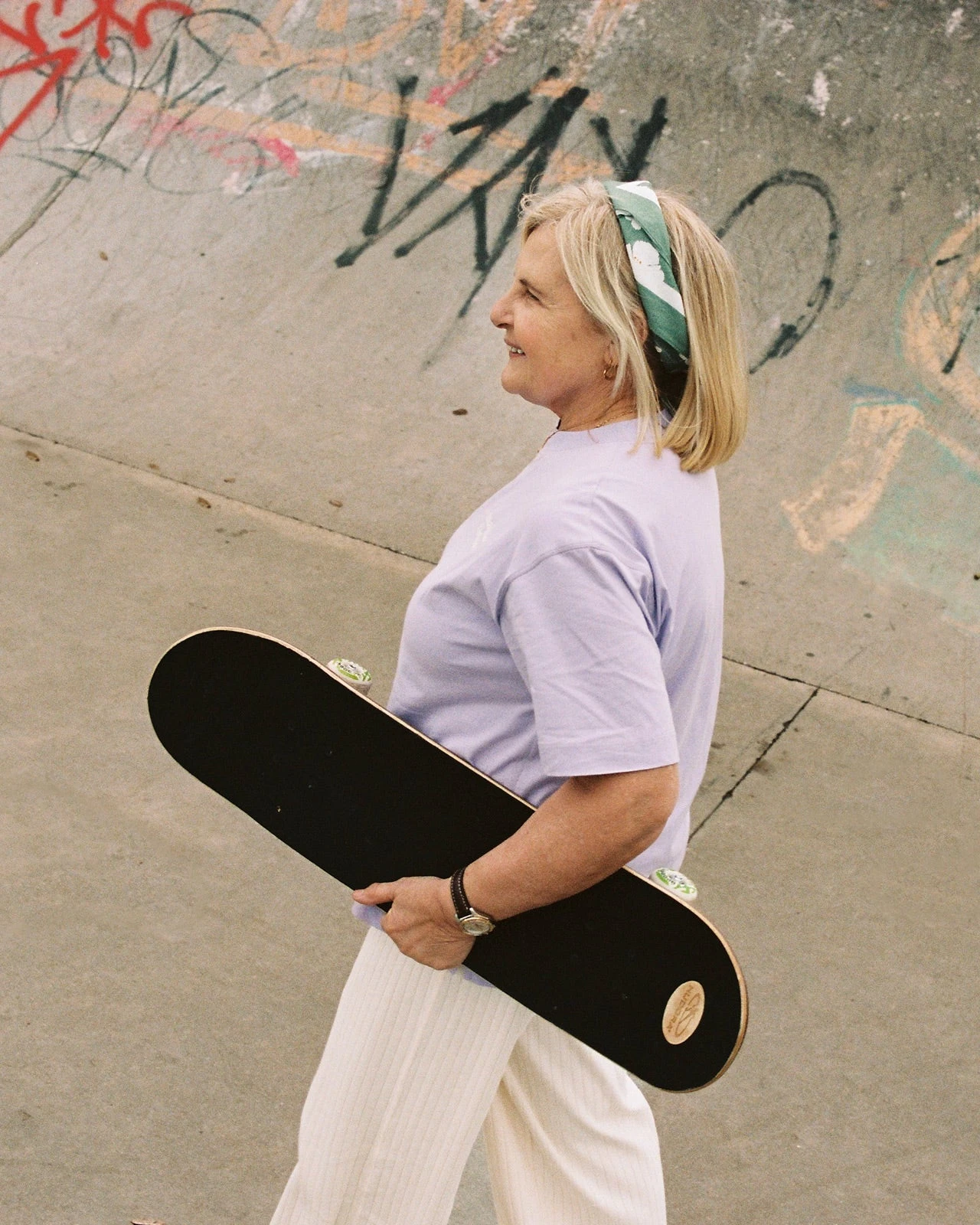 Le T-shirt Brodé Mamie Flower En Coton Bio - Lilas 7 Le T-shirt Brodé Mamie Flower En Coton Bio - Lilas – Image 5