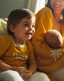 Le T-shirt Flower Child En Coton Bio - Mangue -Bijoux Magasin le t shirt flower child en coton bio mangue emoi emoi 1