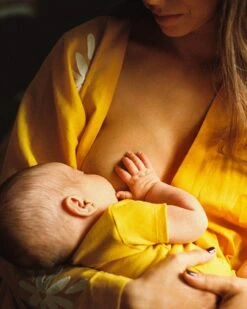 Le T-shirt Flower Child En Coton Bio - Mangue -Bijoux Magasin le t shirt flower child en coton bio mangue emoi emoi 2 b7ec4039 e0d4 4e47 b063 b436f04a81e8