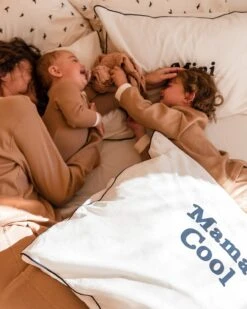 L'ensemble De Pyjama Mini Cool En Coton Bio Nid D'abeille - Praliné -Bijoux Magasin lensemble de pyjama mini cool en coton bio nid dabeille praline
