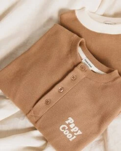 L'ensemble De Pyjama Papy Cool En Coton Bio Nid D'abeille - Praliné -Bijoux Magasin lensemble de pyjama papy cool en coton bio nid dabeille praline