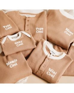 L'ensemble De Pyjama Papy Cool En Coton Bio Nid D'abeille - Praliné -Bijoux Magasin lensemble de pyjama papy cool en coton bio nid dabeille praline 9