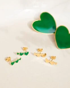 Les Boucles D'oreilles Clarisse 3 Cœurs Verts - Dorées à L'or Fin 24 Carats -Bijoux Magasin les boucles doreilles 3 coeurs en email vert et or fin 24 carats 2