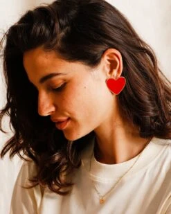 Les Boucles D'oreilles Big Love Grand Cœur Rouge - Dorées à L'or Fin 24 Carats 17 Les Boucles D'oreilles Big Love Grand Cœur Rouge - Dorées à L'or Fin 24 Carats -Bijoux Magasin les boucles doreilles tres grands coeurs email rouge et or fin 24 carats 7