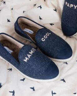 Les Chaussons Mamie Cool Navy - Angarde X émoi émoi -Bijoux Magasin les chaussons mamie cool navy angarde x emoi emoi 4