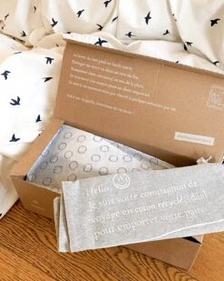 Les Chaussons Mini Cool Navy - Angarde X émoi émoi -Bijoux Magasin les chaussons mini cool navy angarde x emoi emoi 1