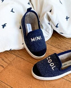 Les Chaussons Mini Cool Navy - Angarde X émoi émoi -Bijoux Magasin les chaussons mini cool navy angarde x emoi emoi 2