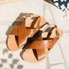 Les Sandales Tom Femme En Cuir Naturel - Théluto X émoi émoi -Bijoux Magasin les sandales femme toms en cuir camel theluto x emoi emoi 5 6ec2ffb5 bd73 4369 90bf f64fe31ac710