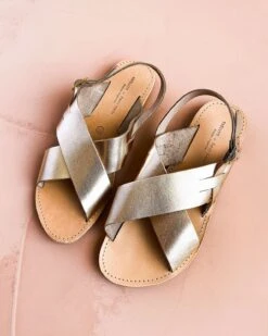 Les Sandales Tom Femme En Cuir Doré - Théluto X émoi émoi -Bijoux Magasin les sandales femme toms en cuir dore theluto x emoi emoi 6 bd73e3a2 a375 4265 883e b260b5a5f591