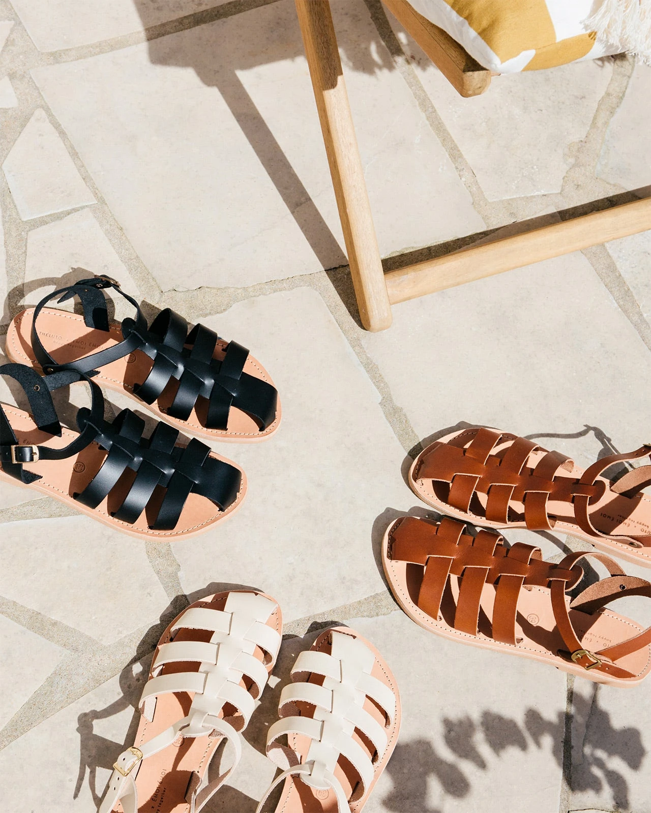 Les Sandales Mathis Femme En Cuir Noir - Théluto X émoi émoi 6 Les Sandales Mathis Femme En Cuir Noir - Théluto X émoi émoi – Image 4