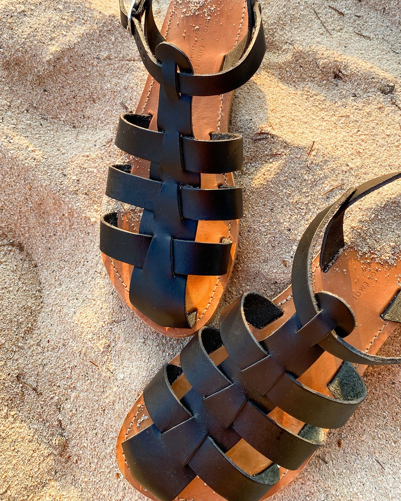 Les Sandales Mathis Femme En Cuir Noir - Théluto X émoi émoi 3 Les Sandales Mathis Femme En Cuir Noir - Théluto X émoi émoi