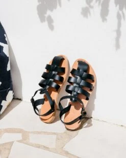 Les Sandales Mathis Femme En Cuir Noir - Théluto X émoi émoi 13 Les Sandales Mathis Femme En Cuir Noir - Théluto X émoi émoi -Bijoux Magasin les sandales mathis femme en cuir noir theluto x emoi emoi 4 0b6734b2 4365 469b 8e95 d8e63df0693b