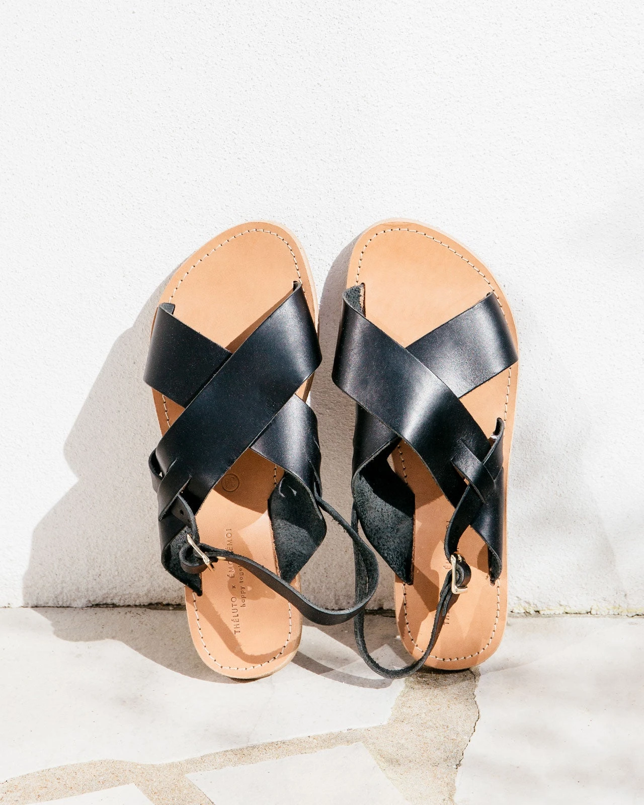 Les Sandales Tom Femme En Cuir Noir - Théluto X émoi émoi 3 Les Sandales Tom Femme En Cuir Noir - Théluto X émoi émoi